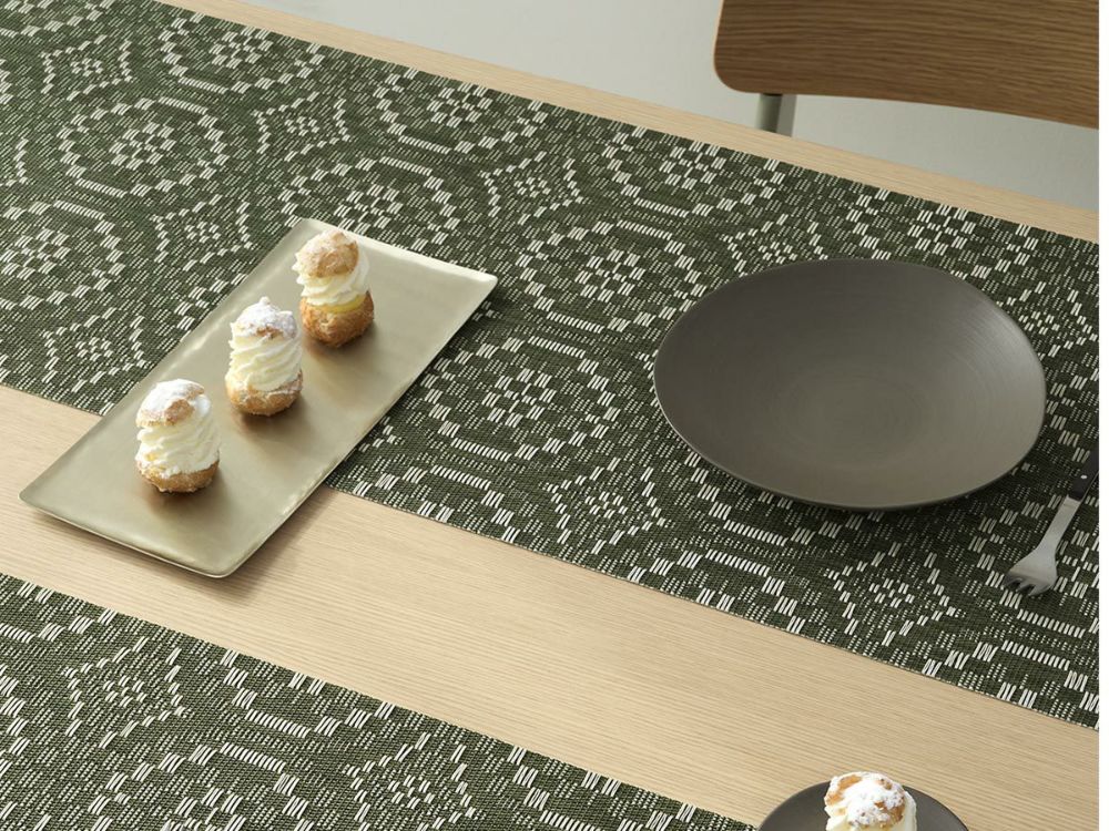 チルウィッチのテーブルランナー