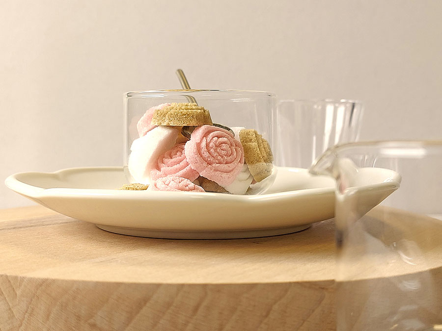 デザインシュガー・カナスックのピンクの薔薇型のおしゃれな角砂糖