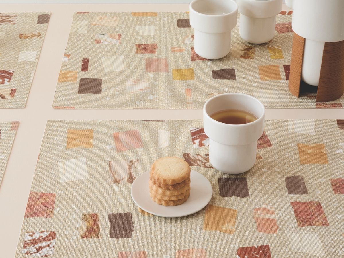 チルウィッチ ランチョンマット ピエトラ柄　平織り マルチ色　デザート色