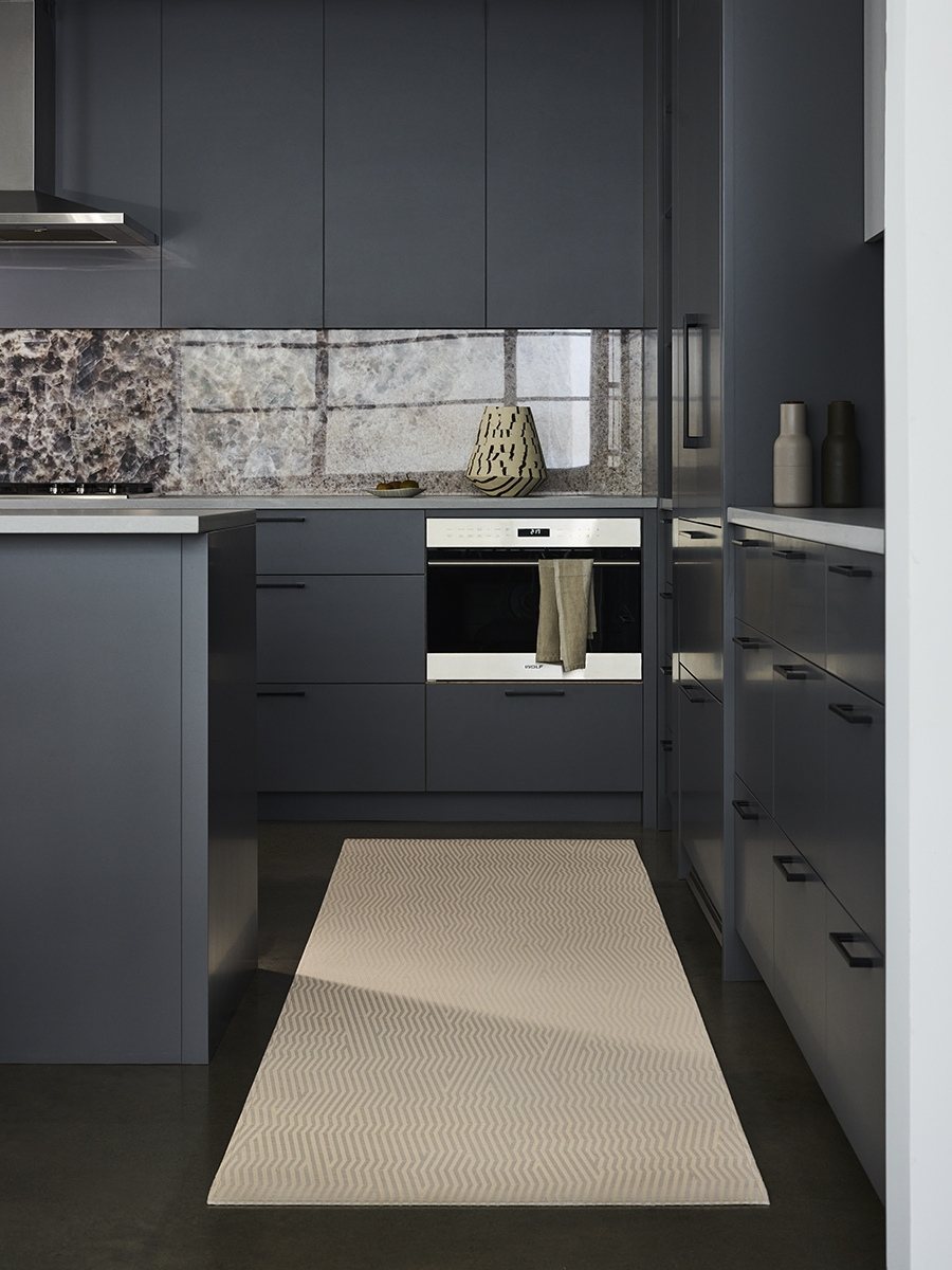 チルウィッチキッチンマットのコーディネート デューン アイボリー キャンバス色