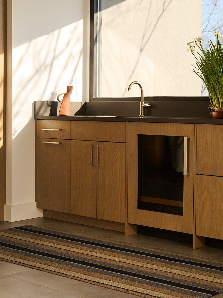 チルウィッチキッチンマットのコーディネート ボルトストライプ