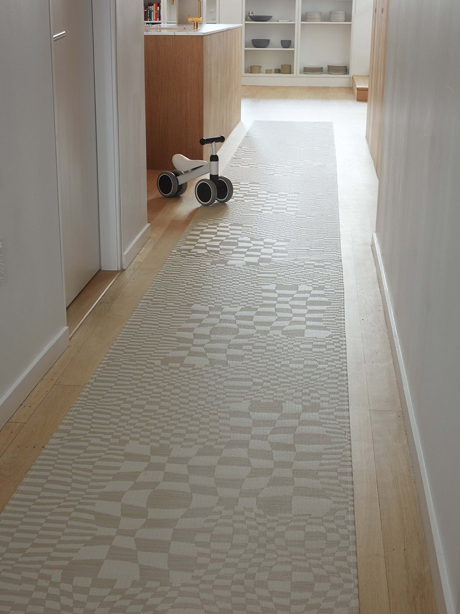 チルウィッチキッチンマットのコーディネート ワープ サンド ホワイト