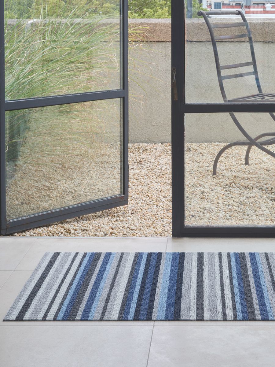 チルウィッチキッチンマットのコーディネート ホライゾンストライプ ブルー ディープシー色