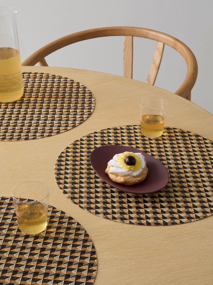 2025年秋冬の新作 チルウィッチの丸形ランチョンマット クレーン ハニー色