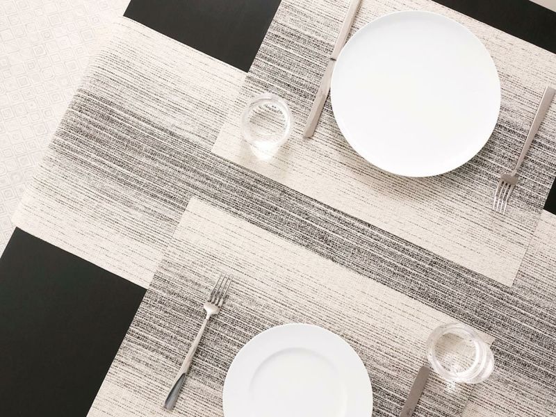 チルウィッチ テーブルランナー ベージュの絣のグラデーション