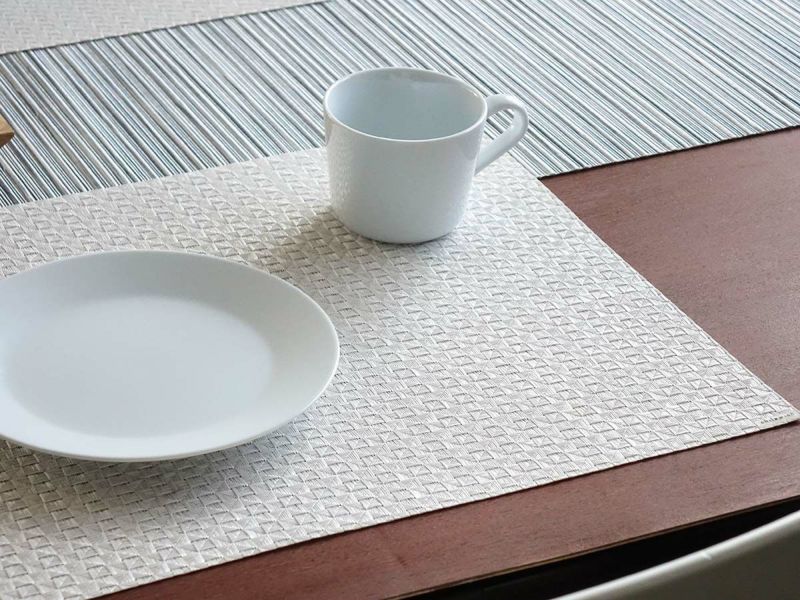 チルウィッチ ランチョンマット・オリガミ｜パールホワイトの多面体模様