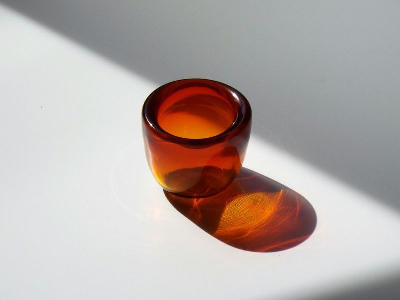 ガラス製のオールドブラウンのティーライトホルダー