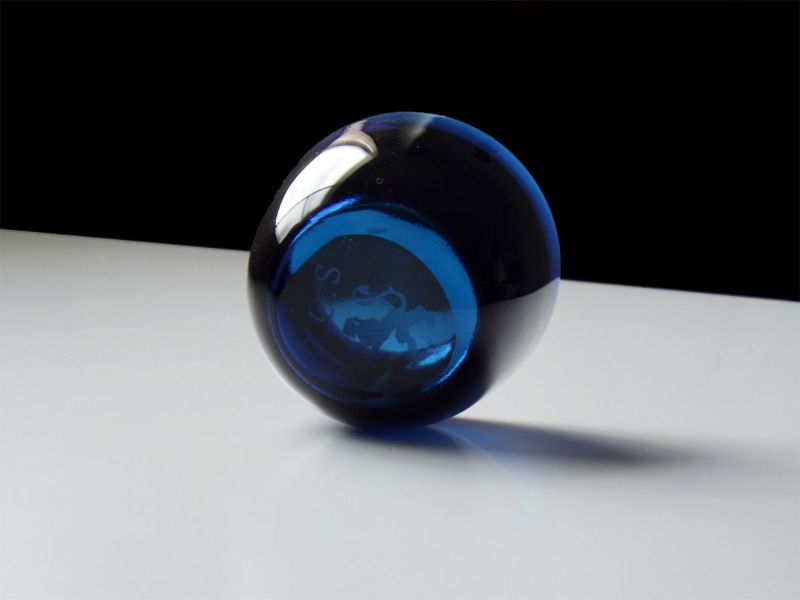ダークブルーのガラス製のハンドメイドのティーライトホルダー