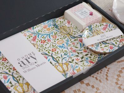 ウィリアム・モリス「インディアンインディゴ」のティータイム
