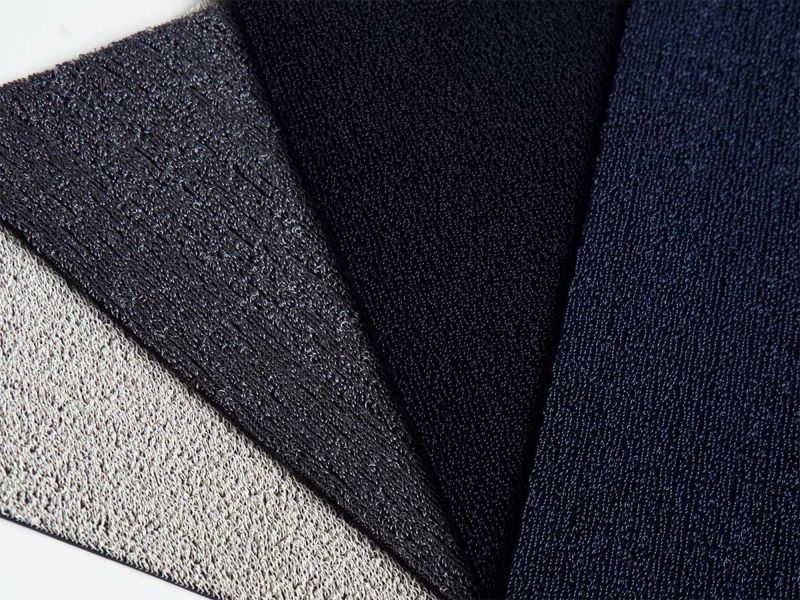 ダークグレイの玄関マット 屋外 チルウィッチ　店舗