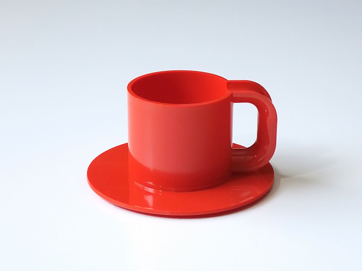カラフルで遊び心あふれるデザインの「ヘラー」のカップ＆ソーサー 