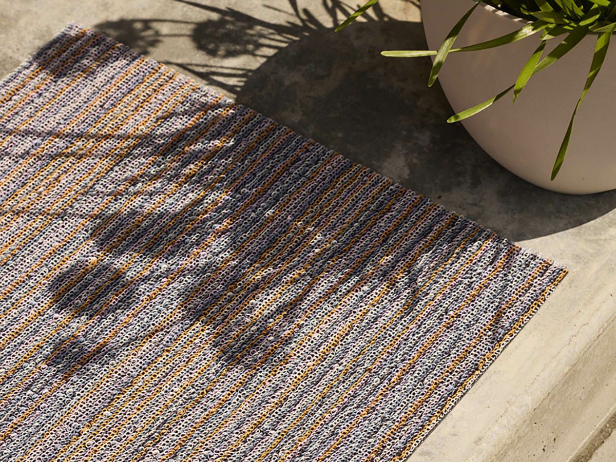 チルウィッチのシャグマット　スキニーストライプ柄ペリウィンクル色　2025年新作