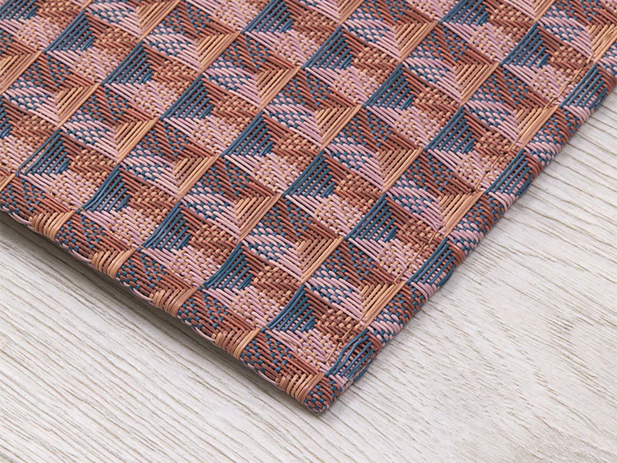 チルウィッチ　ラグ　フロアマット　クレーン柄　ラズベリー色