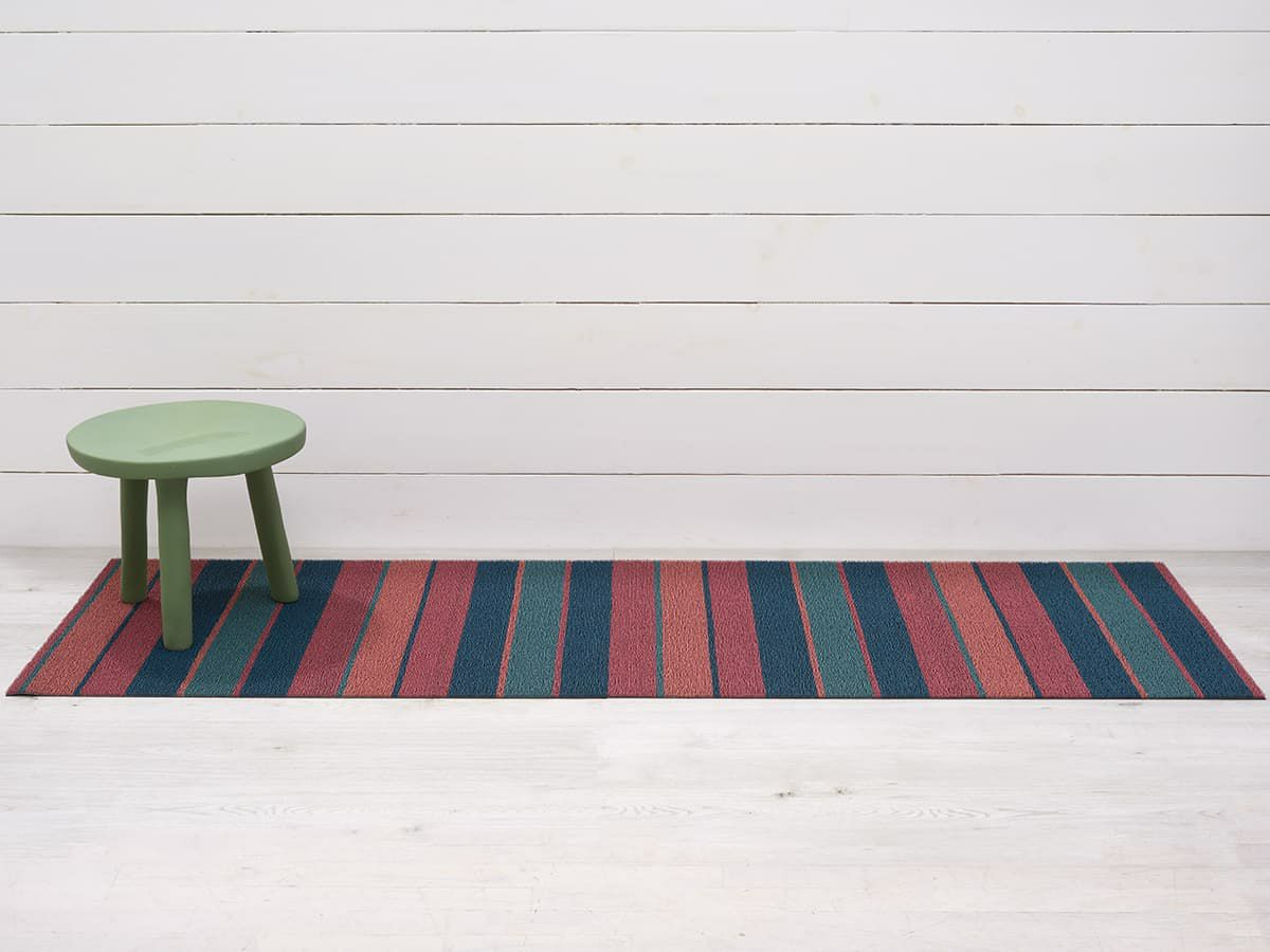 チルウィッチの玄関・キッチンマット  Bolt Stripe柄 Raspberry色