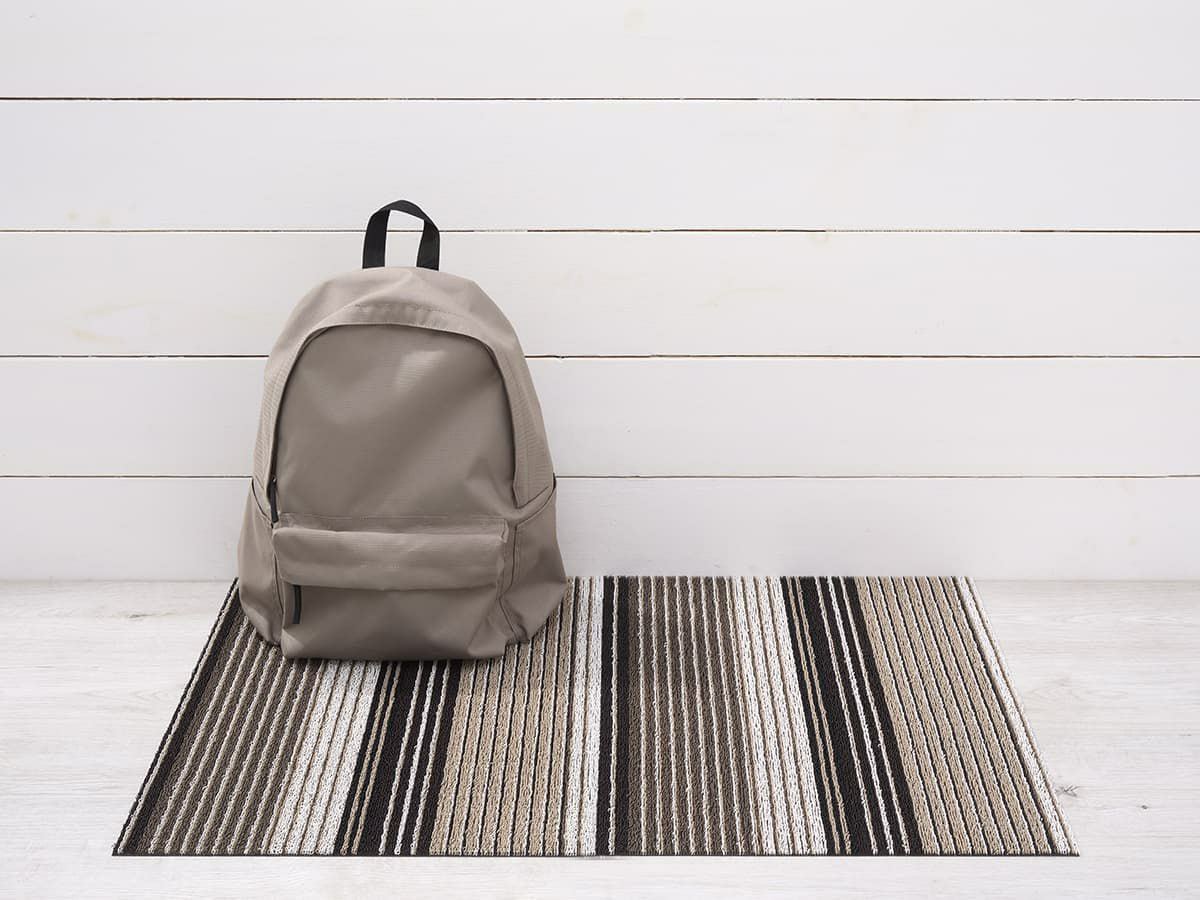  チルウィッチの玄関マット　プリーツストライプ柄　オイスター色