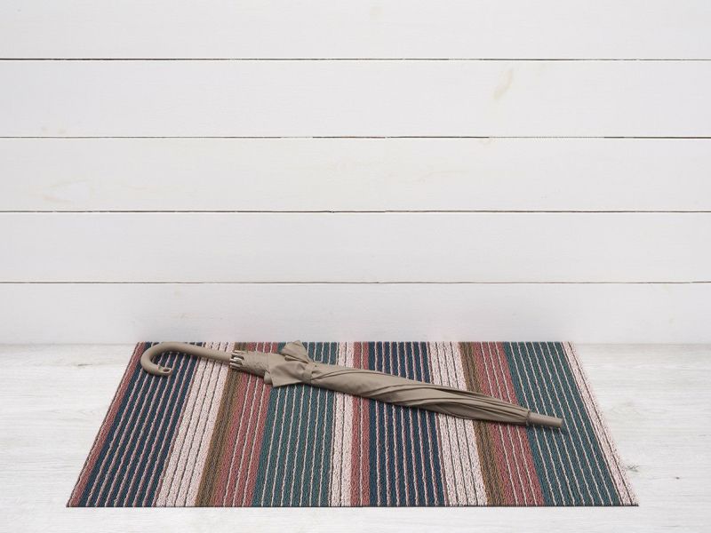 チルウィッチの玄関・キッチンマット　Pleat Stripe柄 Raspberr色